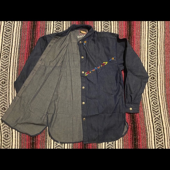 Women’s VTG Lone Feather button up - Picture 2 of 10